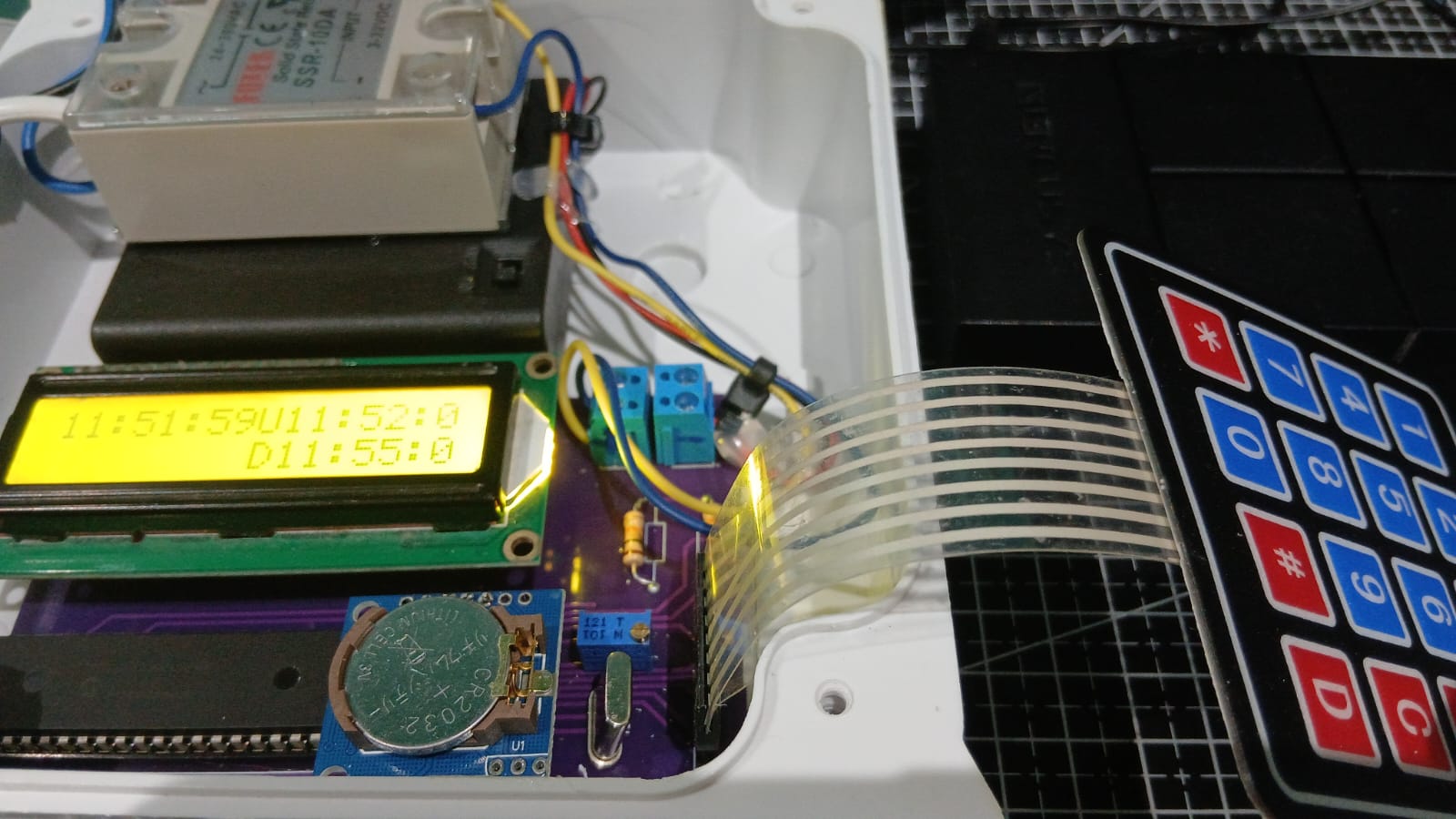 Encendido y apagado automatico de un dispositivos de electrónica de consumo mediante PIC16F877A