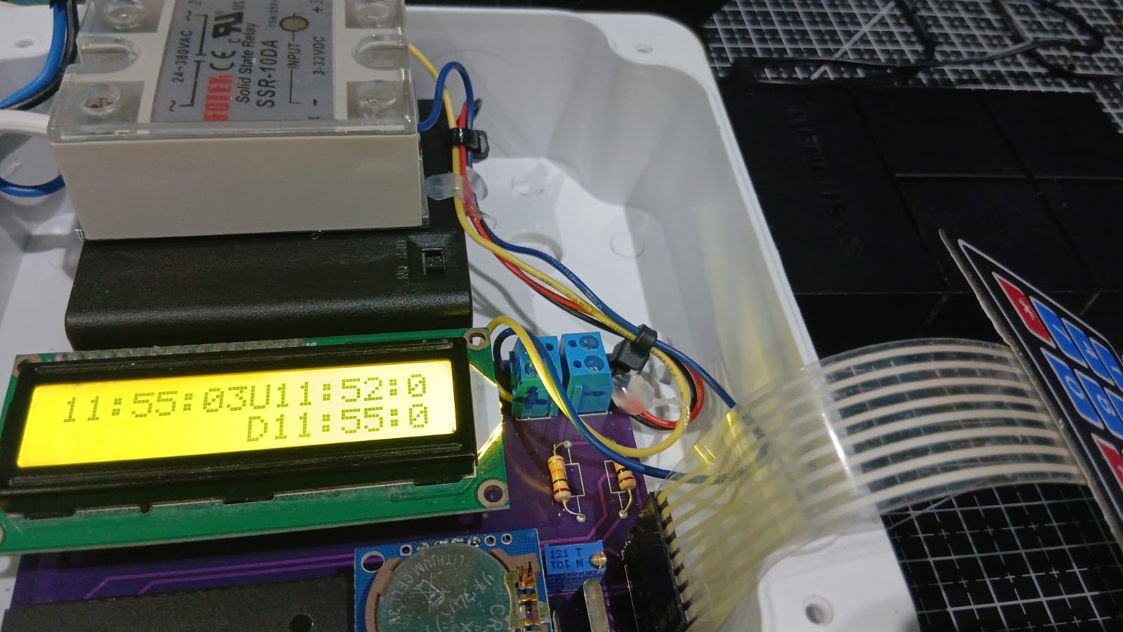 Encendido y apagado automatico de un dispositivos de electrónica de consumo mediante PIC16F877A